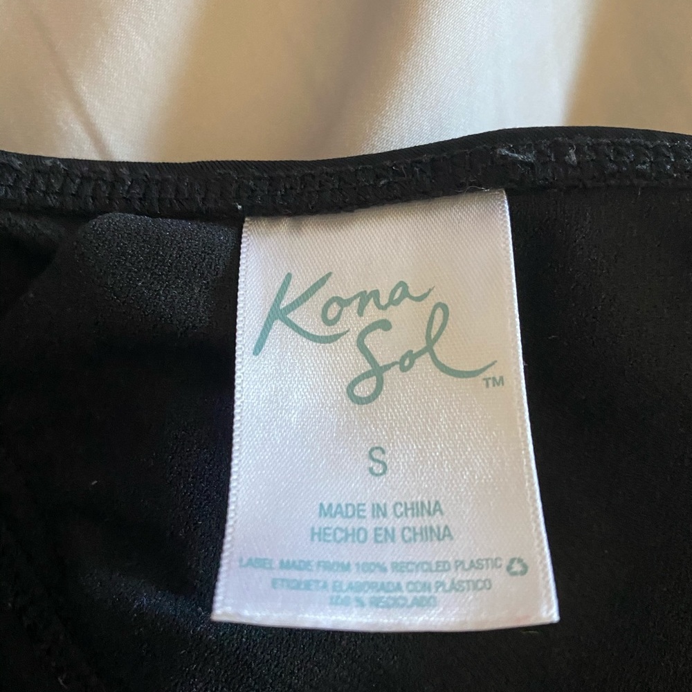 Swim top - Picture 2 of 4